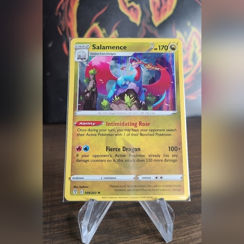 Salamence 109/203 Pokemon TCG Evolving Skies Holo Rare
